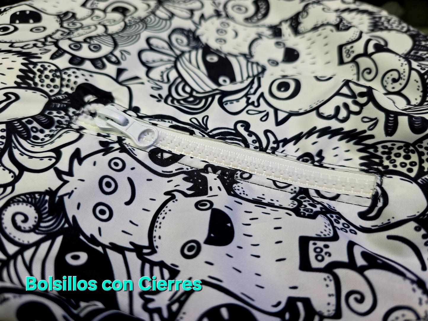 Rompevientos Monsters Doodle